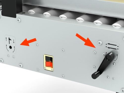 Crank handle adjustment for case size. The machine can be adjusted from both sides.