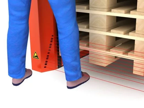 Photocells monitor the work area of the pallet magazine and send a signal to stop the magazine if a pallet has not been fully stacked unstacked or if, for instance, a foot enters the working area.