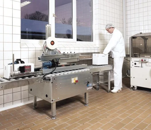 T-10 with stamp coder Various coding equipment is available for the T-10 series: side, top and bottom coders. (Kirk Food A/S)