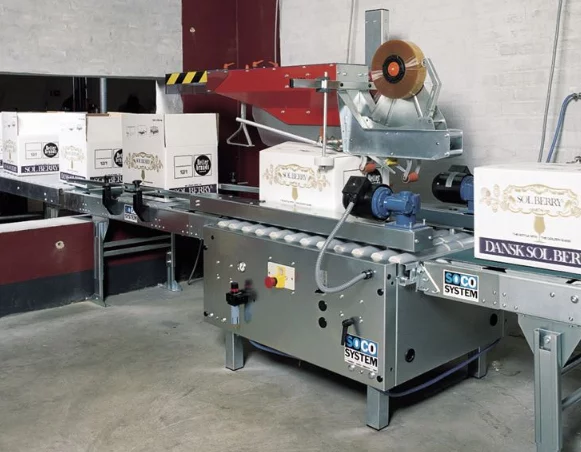 T-402 in action. Case sealer with controller belt at the inlet end. Other conveyor modules take care of transportation to and from the machine.